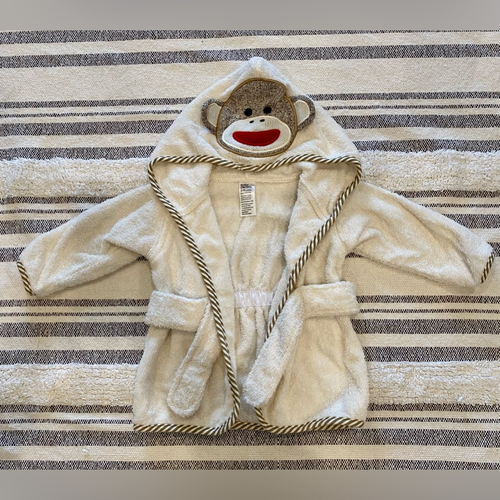 Baby robe. Size 0-9 months. Never been worn! Perfect condition!